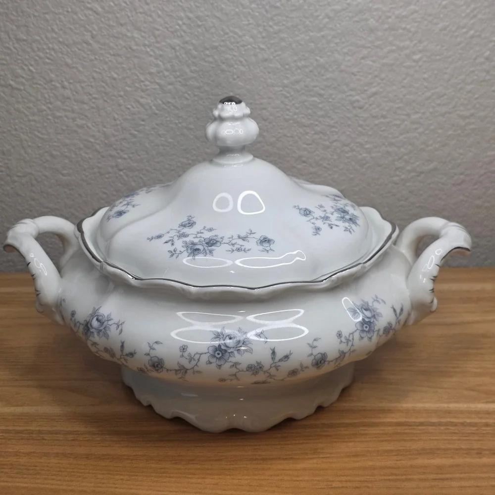 Johann Haviland Blue Garland Bavaria Germany Round Covered Vegetable Bowl EUC